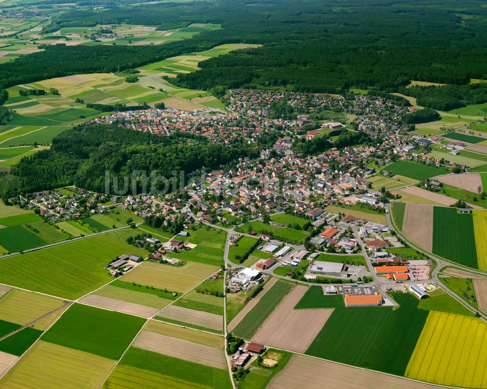 Luftaufnahme Erolzheim - Stadtgebiet inmitten der Landwirtschaft in Erolzheim im Bundesland Baden-Württemberg, Deutschland