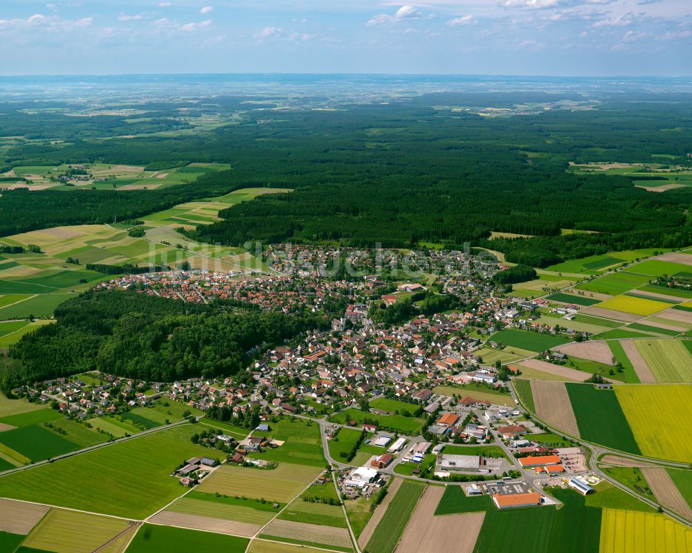 Erolzheim von oben - Stadtgebiet inmitten der Landwirtschaft in Erolzheim im Bundesland Baden-Württemberg, Deutschland