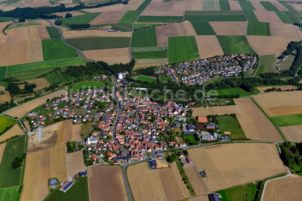 Gaukönigshofen aus der Vogelperspektive: Stadtgebiet inmitten der Landwirtschaft in Gaukönigshofen im Bundesland Bayern, Deutschland