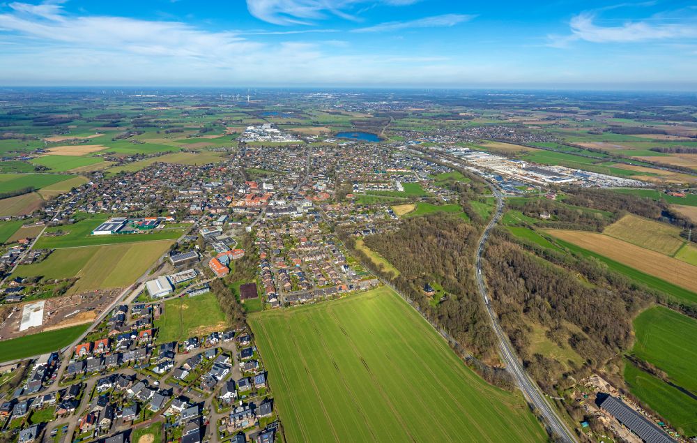 Luftaufnahme Hamminkeln - Stadtgebiet inmitten der Landwirtschaft in Hamminkeln im Bundesland Nordrhein-Westfalen, Deutschland