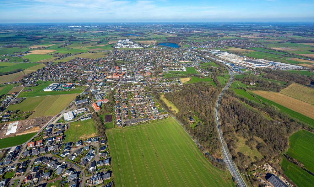 Hamminkeln von oben - Stadtgebiet inmitten der Landwirtschaft in Hamminkeln im Bundesland Nordrhein-Westfalen, Deutschland