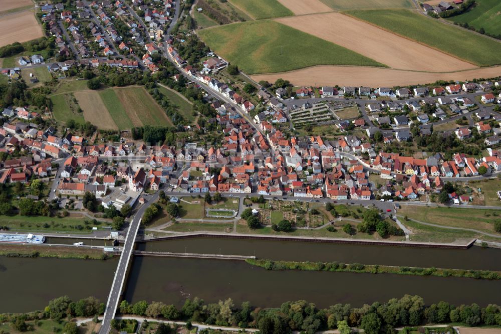 Himmelstadt aus der Vogelperspektive: Stadtgebiet inmitten der Landwirtschaft in Himmelstadt im Bundesland Bayern, Deutschland