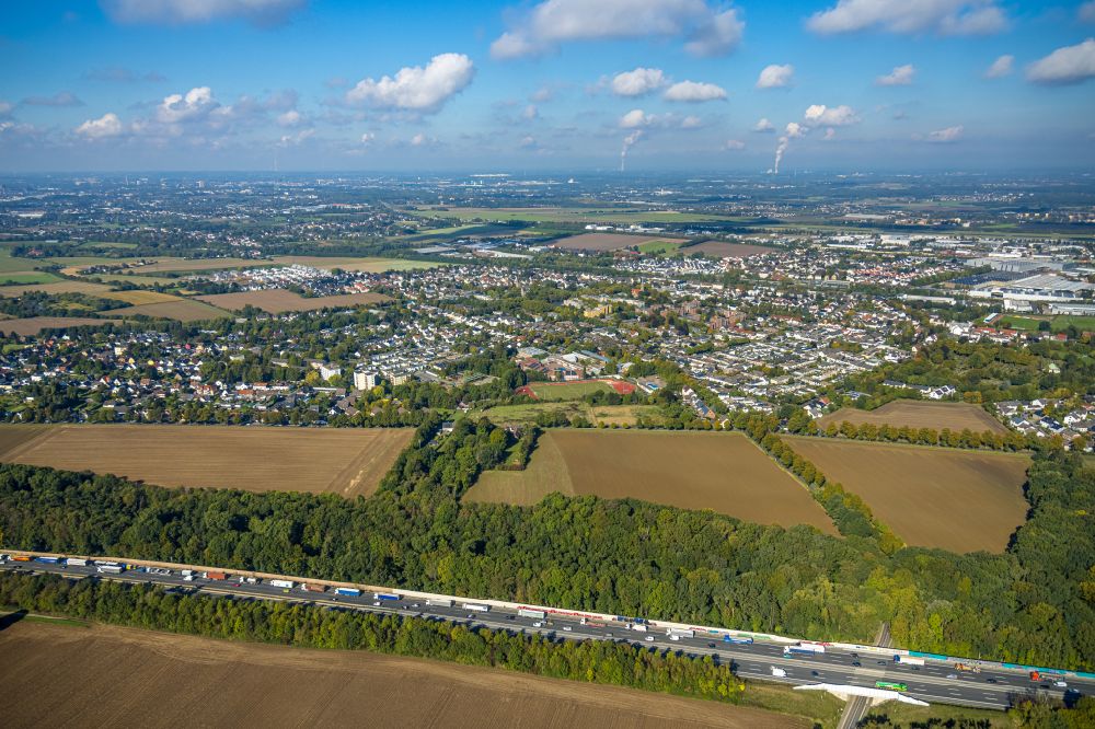 Holzwickede von oben - Stadtgebiet inmitten der Landwirtschaft in Holzwickede im Bundesland Nordrhein-Westfalen, Deutschland