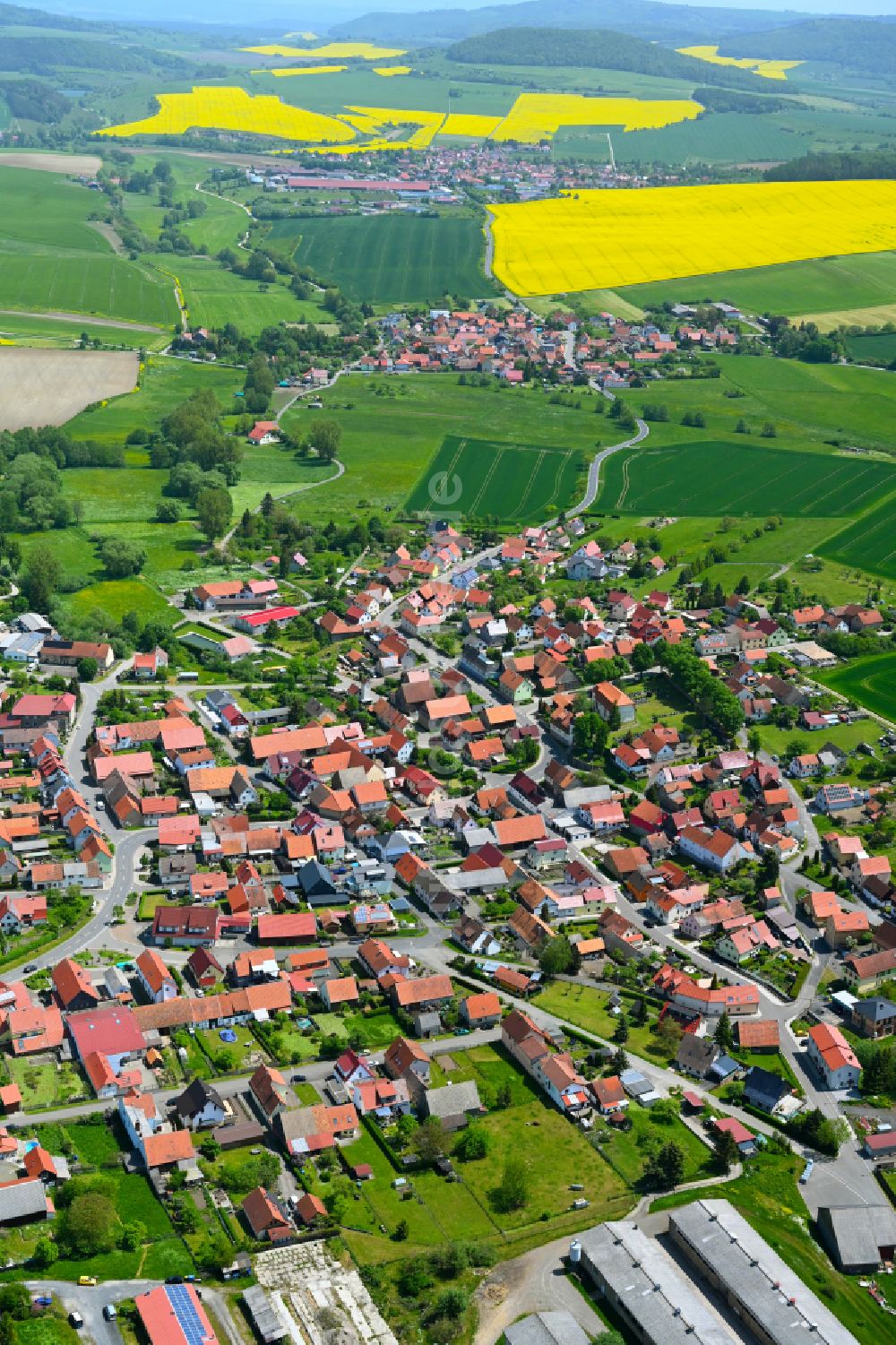 Kaltenwestheim aus der Vogelperspektive: Stadtgebiet inmitten der Landwirtschaft in Kaltenwestheim im Bundesland Thüringen, Deutschland
