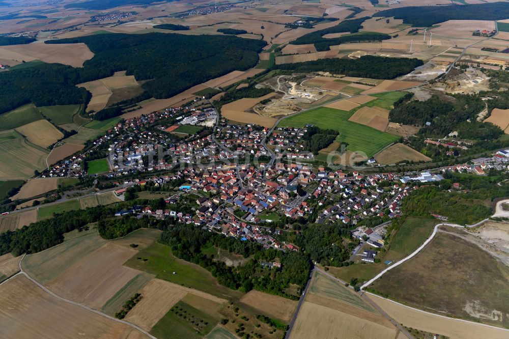 Kirchheim von oben - Stadtgebiet inmitten der Landwirtschaft in Kirchheim im Bundesland Bayern, Deutschland