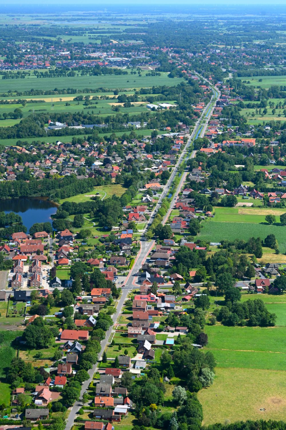Klostermoor aus der Vogelperspektive: Stadtgebiet inmitten der Landwirtschaft in Klostermoor im Bundesland Niedersachsen, Deutschland