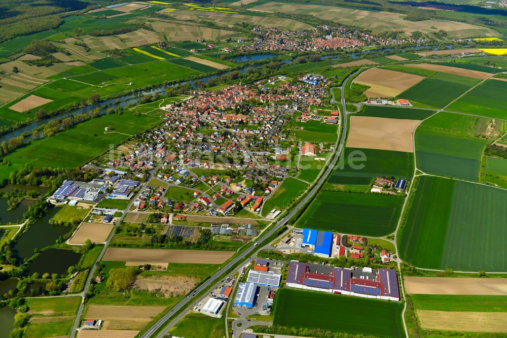 Marktsteft aus der Vogelperspektive: Stadtgebiet inmitten der Landwirtschaft in Marktsteft im Bundesland Bayern, Deutschland