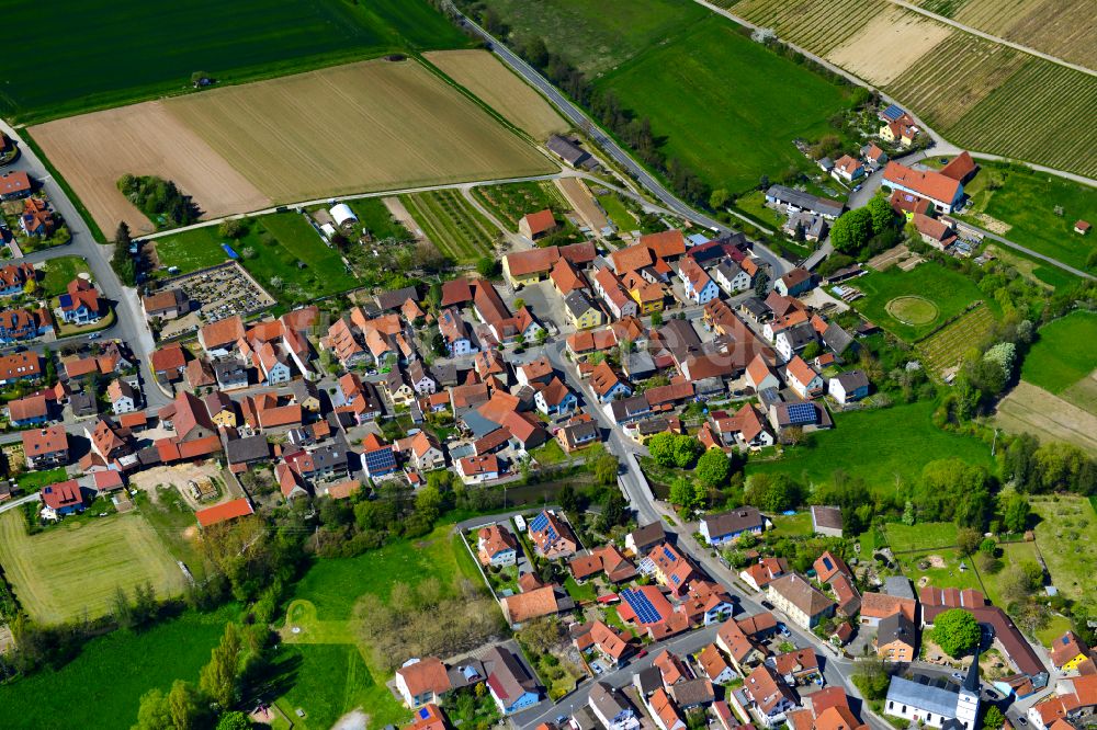 Luftaufnahme Obervolkach - Stadtgebiet inmitten der Landwirtschaft in Obervolkach im Bundesland Bayern, Deutschland