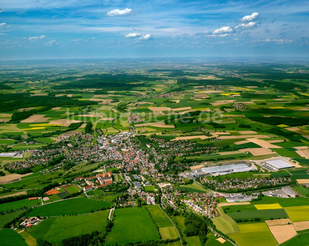 Luftbild Ochsenhausen - Stadtgebiet inmitten der Landwirtschaft in Ochsenhausen im Bundesland Baden-Württemberg, Deutschland