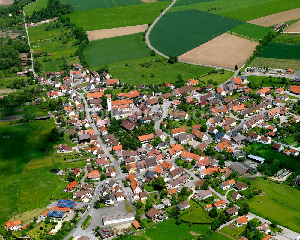 Luftbild Oggelshausen - Stadtgebiet inmitten der Landwirtschaft in Oggelshausen im Bundesland Baden-Württemberg, Deutschland