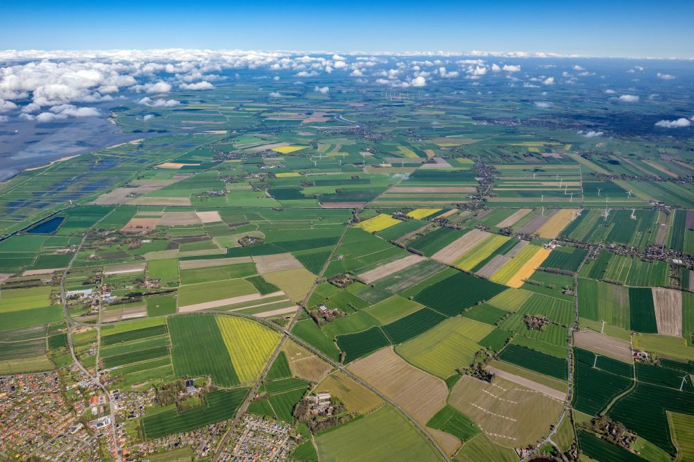 Otterndorf von oben - Stadtgebiet inmitten der Landwirtschaft in Otterndorf im Bundesland Niedersachsen, Deutschland