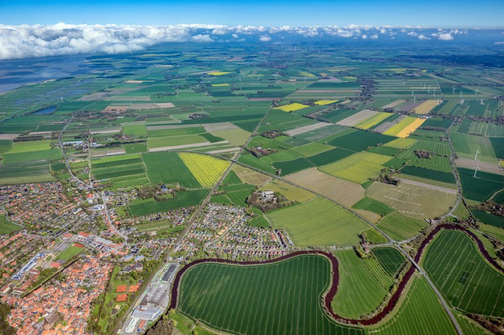 Luftaufnahme Otterndorf - Stadtgebiet inmitten der Landwirtschaft in Otterndorf im Bundesland Niedersachsen, Deutschland