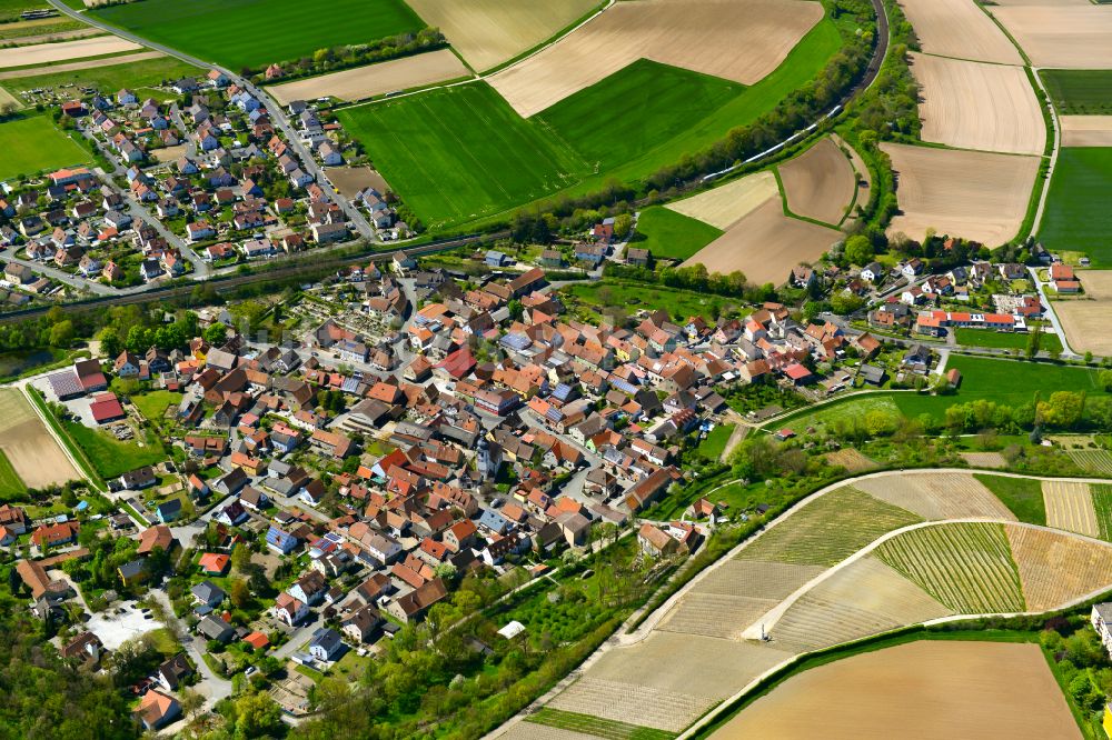 Luftbild Sickershausen - Stadtgebiet inmitten der Landwirtschaft in Sickershausen im Bundesland Bayern, Deutschland