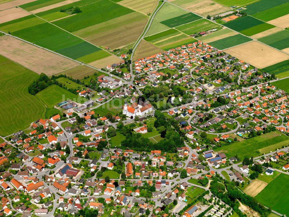 Tannheim von oben - Stadtgebiet inmitten der Landwirtschaft in Tannheim im Bundesland Baden-Württemberg, Deutschland