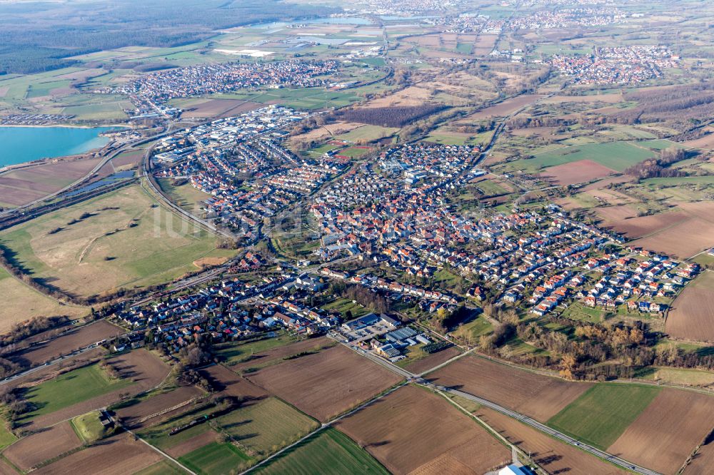 Luftaufnahme Ubstadt-Weiher - Stadtgebiet inmitten der Landwirtschaft in Ubstadt-Weiher im Bundesland Baden-Württemberg, Deutschland