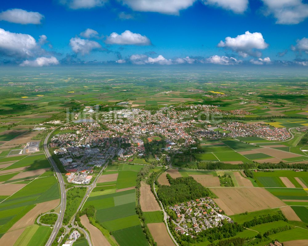Luftaufnahme Untersulmetingen - Stadtgebiet inmitten der Landwirtschaft in Untersulmetingen im Bundesland Baden-Württemberg, Deutschland