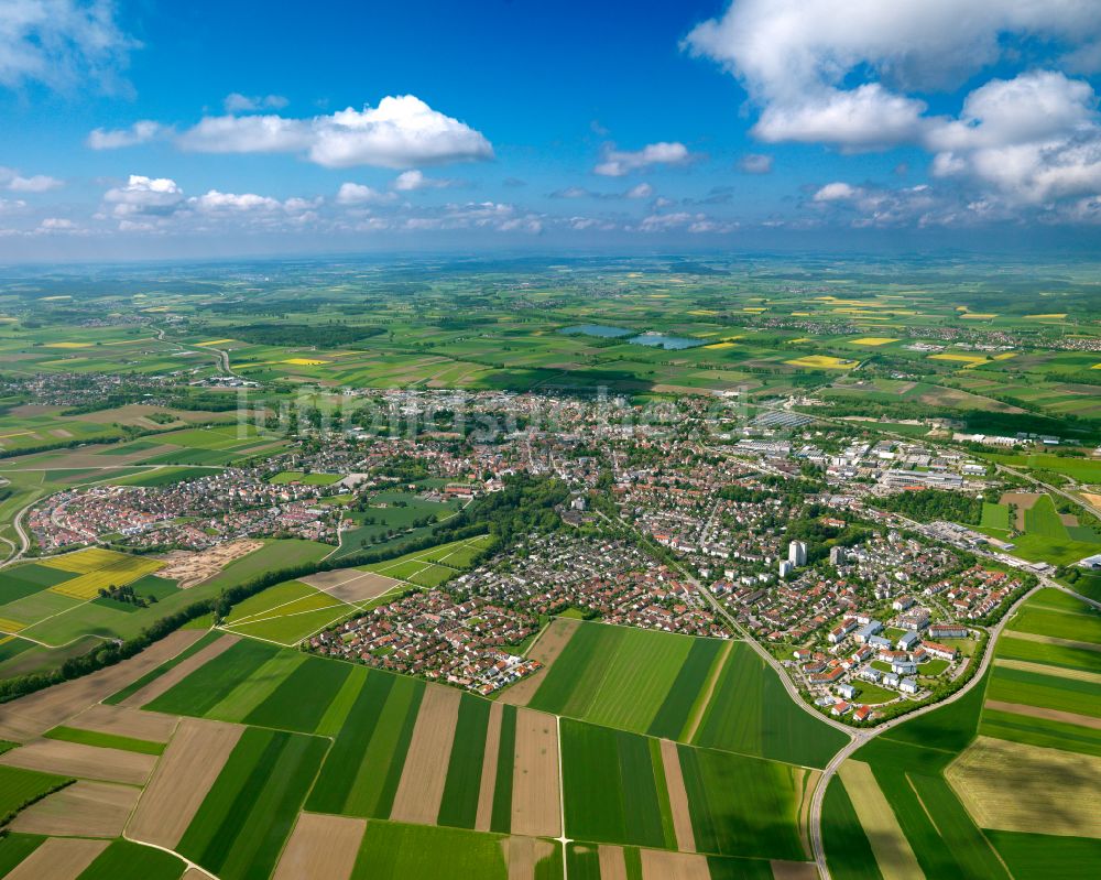 Untersulmetingen von oben - Stadtgebiet inmitten der Landwirtschaft in Untersulmetingen im Bundesland Baden-Württemberg, Deutschland