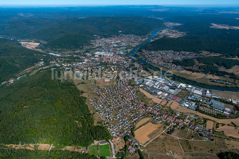 Wombach aus der Vogelperspektive: Stadtgebiet inmitten der Landwirtschaft in Wombach im Bundesland Bayern, Deutschland