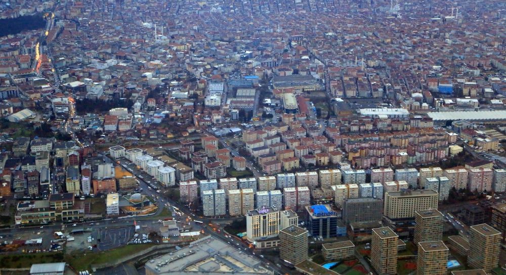 Luftaufnahme Istanbul - Stadtgebiet im Ortsteil Yenibosna Merkez in Istanbul in Türkei