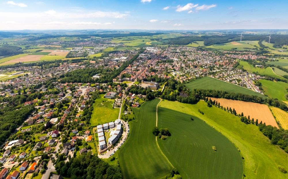 Luftaufnahme Bad Arolsen - Stadtrand und Außenbezirks- Wohngebiete in Bad Arolsen im Bundesland Hessen, Deutschland