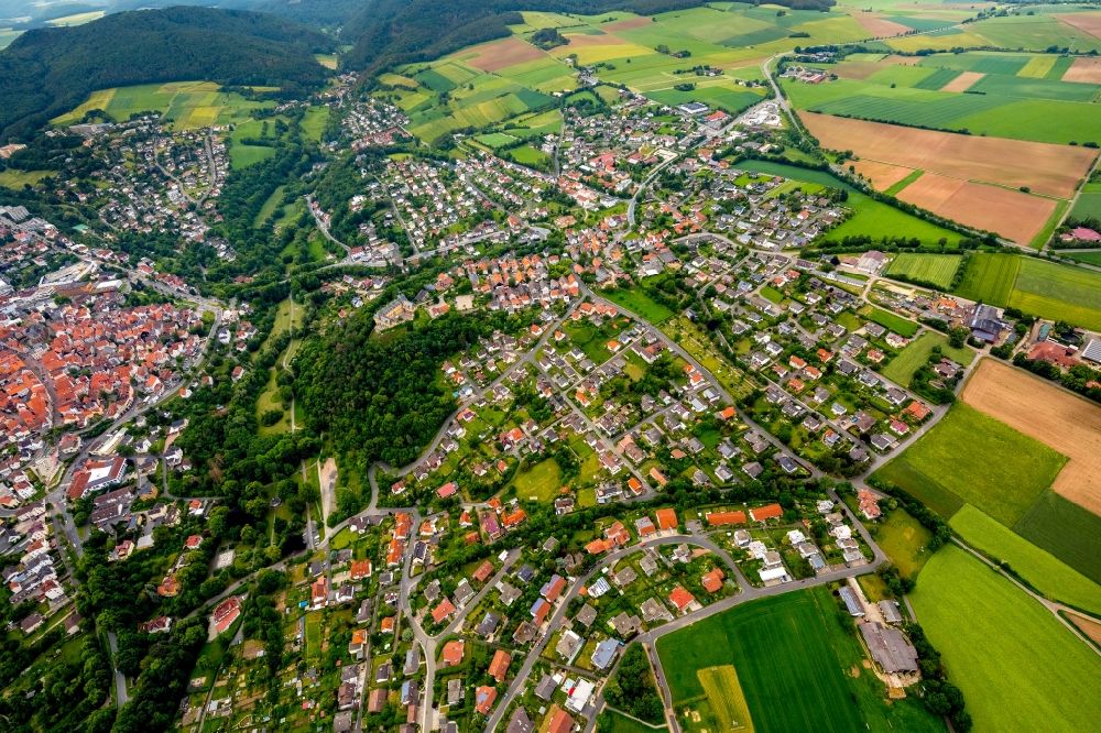 Bad Wildungen von oben - Stadtrand und Außenbezirks- Wohngebiete in Bad Wildungen im Bundesland Hessen, Deutschland