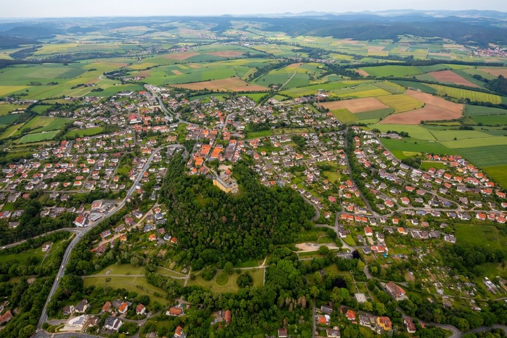 Luftaufnahme Bad Wildungen - Stadtrand und Außenbezirks- Wohngebiete in Bad Wildungen im Bundesland Hessen, Deutschland