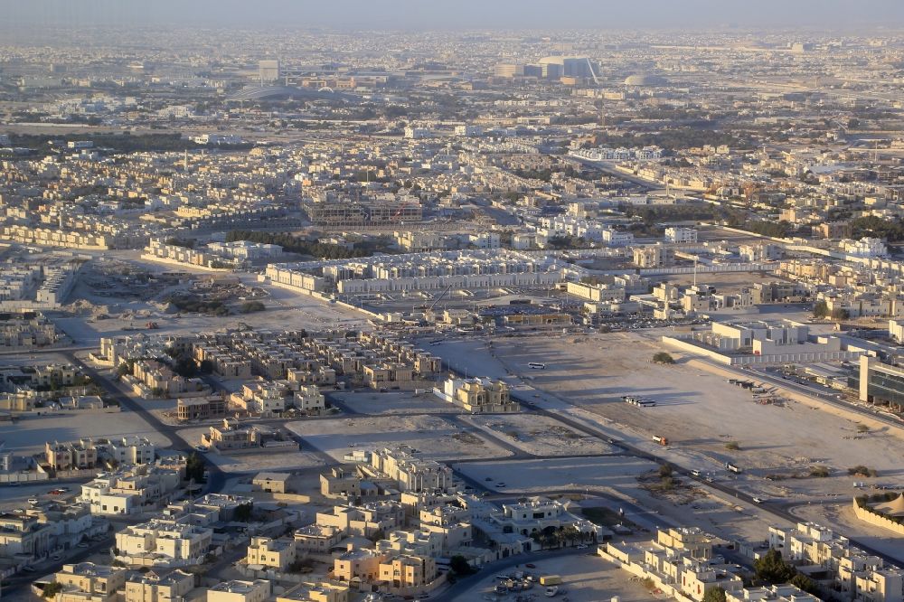 Luftaufnahme Doha - Stadtrand und Außenbezirks- Wohngebiete beim Stadtteil Muraykh in Doha in Al Rayyan Municipality, Katar