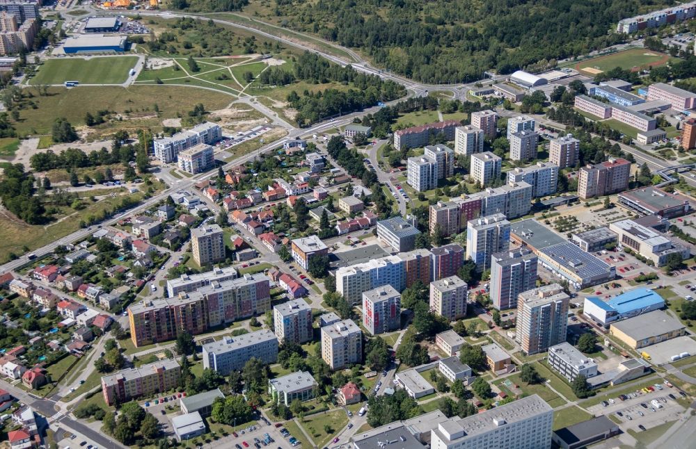 Luftaufnahme Ceske Budejovice - Stadtrand und Außenbezirks- Wohngebiete von Budweis ( Ceske Budejovice ) in Jihocesky kraj, Tschechien