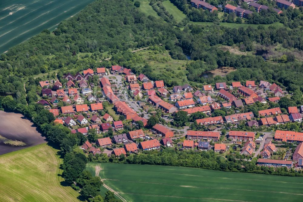 Eckernförde von oben - Stadtrand und Außenbezirks- Wohngebiete in Eckernförde im Bundesland Schleswig-Holstein, Deutschland