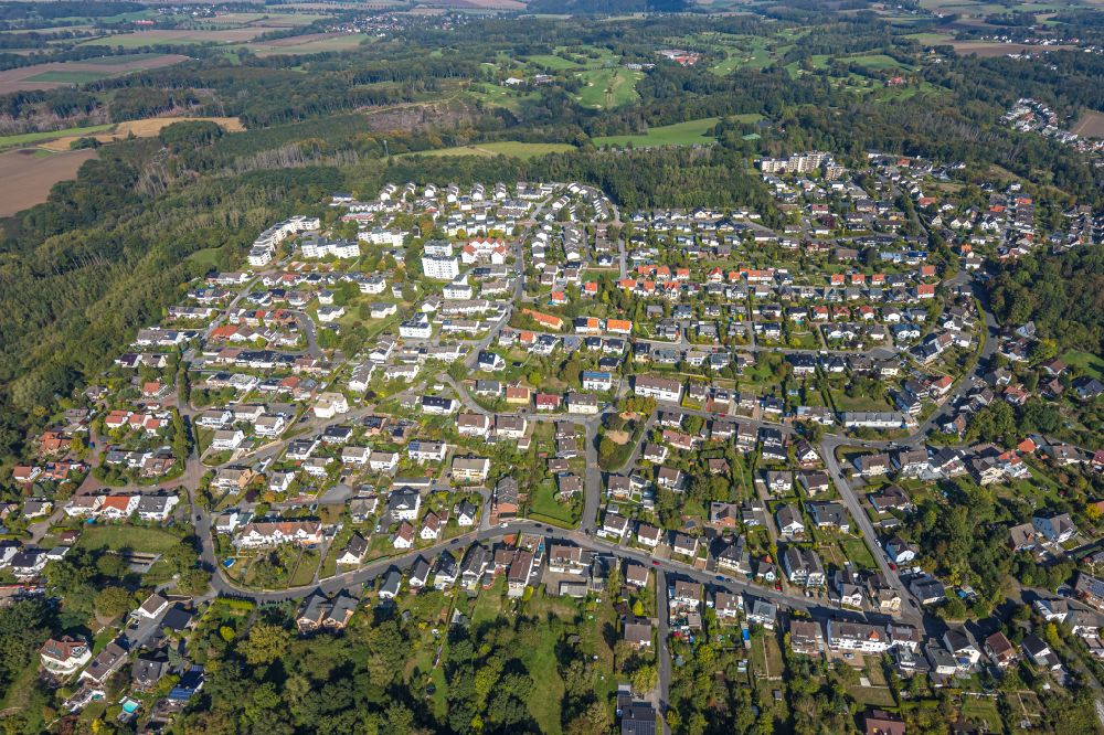 Luftaufnahme Fröndenberg/Ruhr - Stadtrand und Außenbezirks- Wohngebiete in Fröndenberg/Ruhr im Bundesland Nordrhein-Westfalen, Deutschland