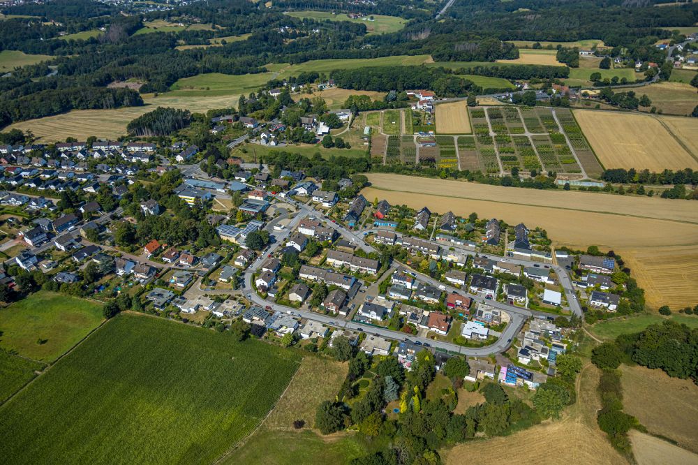 Luftaufnahme Hiddinghausen - Stadtrand und Außenbezirks- Wohngebiete in Hiddinghausen im Bundesland Nordrhein-Westfalen, Deutschland