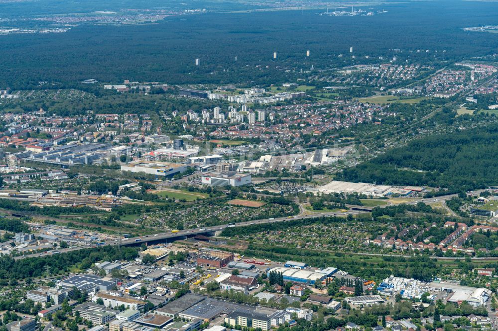 Luftbild Karlsruhe - Stadtrand und Außenbezirks- Wohngebiete in Karlsruhe im Bundesland Baden-Württemberg, Deutschland