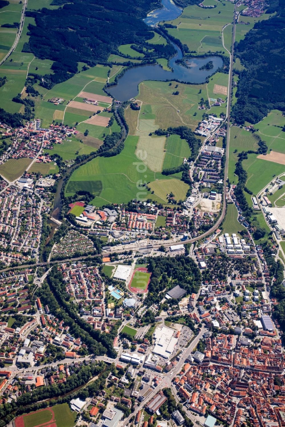 Kaufbeuren aus der Vogelperspektive: Stadtrand und Außenbezirks- Wohngebiete in Kaufbeuren im Bundesland Bayern, Deutschland