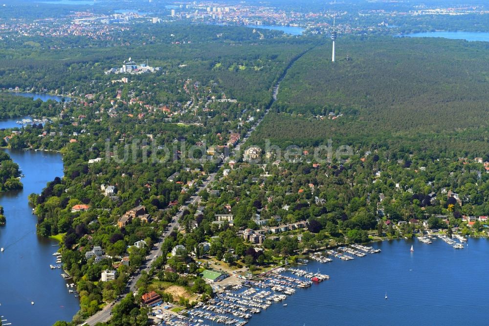 Luftbild Berlin - Stadtrand und Außenbezirks- Wohngebiete an der Königstraße im Ortsteil Wannsee in Berlin, Deutschland