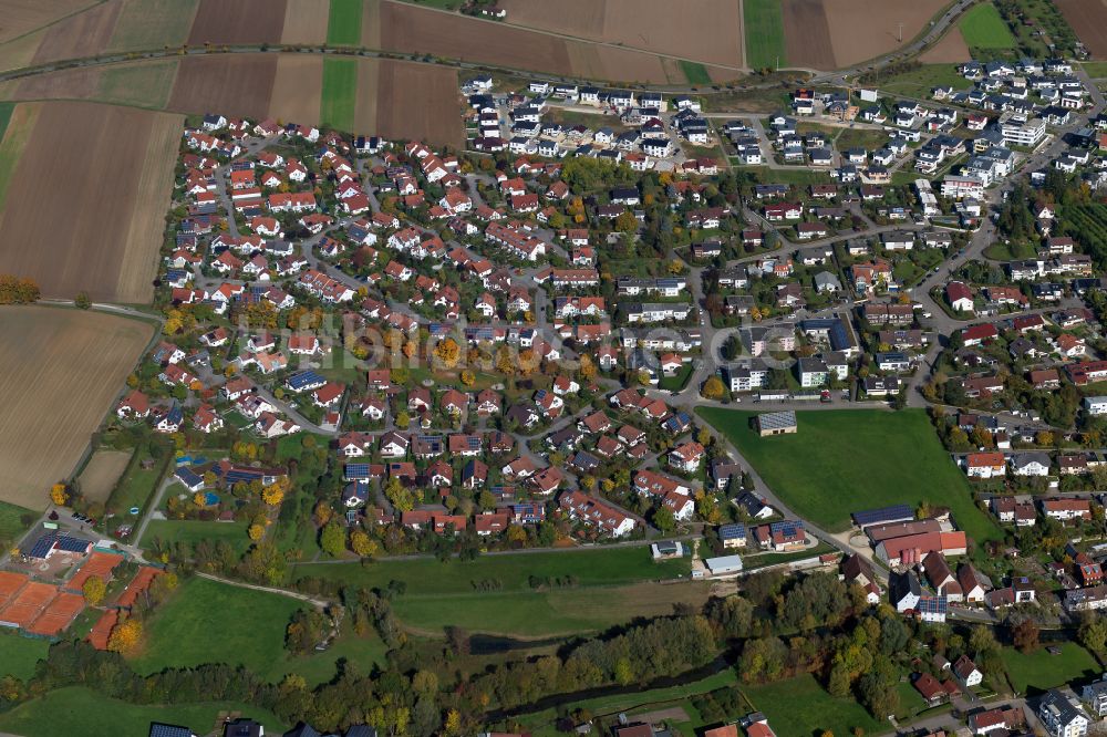 Langenau von oben - Stadtrand und Außenbezirks- Wohngebiete in Langenau im Bundesland Baden-Württemberg, Deutschland