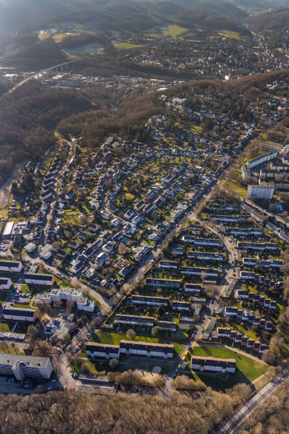 Hagen von oben - Stadtrand und Außenbezirks- Wohngebiete Max-Planck-Straße - Cunostraße in Hagen im Bundesland Nordrhein-Westfalen, Deutschland