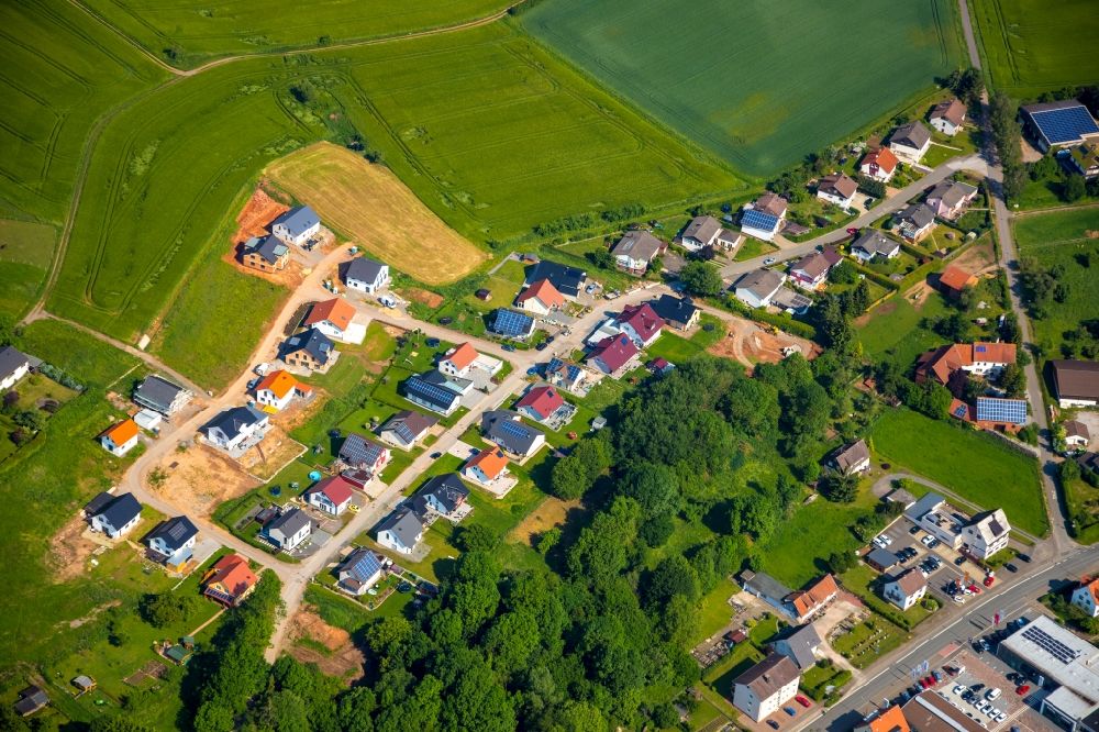 Luftbild Mengeringhausen - Stadtrand und Außenbezirks- Wohngebiete in Mengeringhausen im Bundesland Hessen, Deutschland