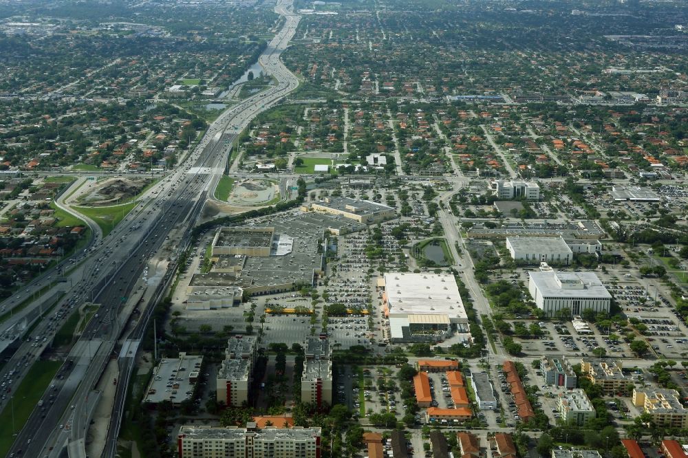Luftaufnahme Miami - Stadtrand und Außenbezirks- Wohngebiete in Miami in Florida, USA