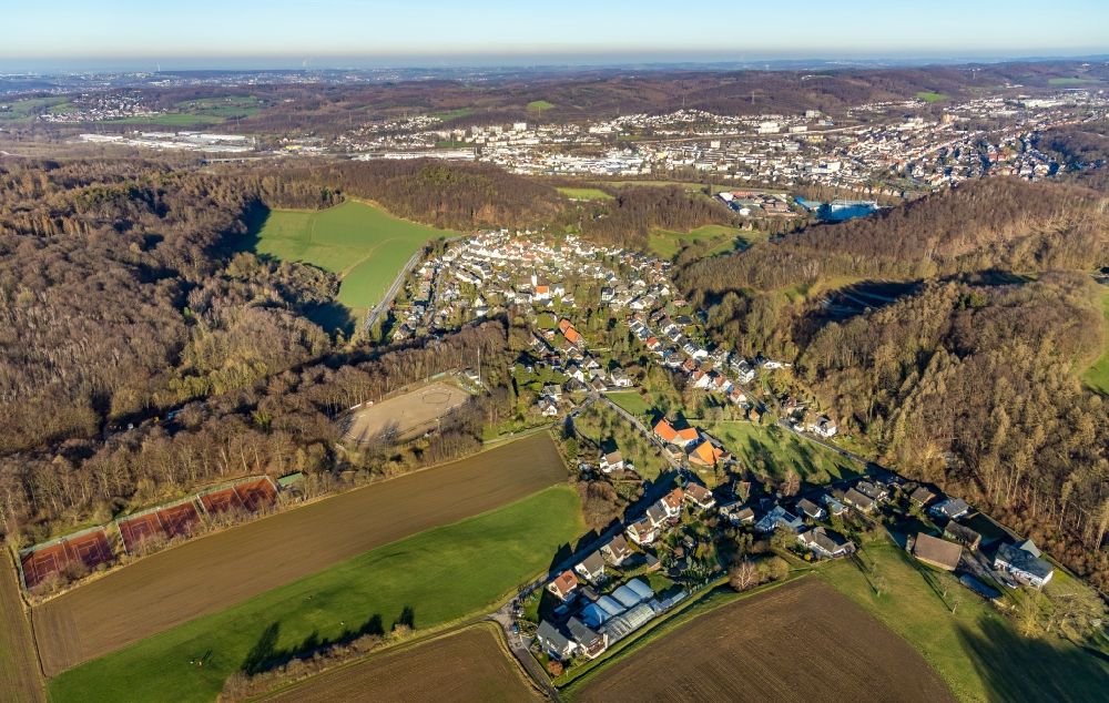 Hagen von oben - Stadtrand und Außenbezirks- Wohngebiete im Ortsteil Holthausen in Hagen im Bundesland Nordrhein-Westfalen, Deutschland