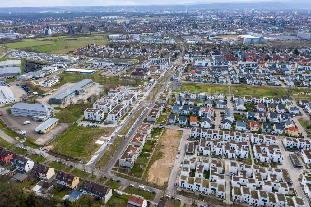 Luftbild Karlsruhe - Stadtrand und Außenbezirks- Wohngebiete im Ortsteil Knielingen in Karlsruhe im Bundesland Baden-Württemberg, Deutschland