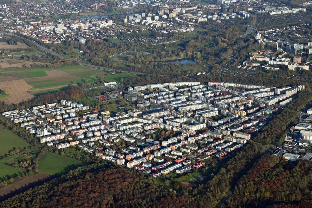 Luftbild Freiburg im Breisgau - Stadtrand und Außenbezirks- Wohngebiete im Ortsteil Rieselfeld in Freiburg im Breisgau im Bundesland Baden-Württemberg, Deutschland