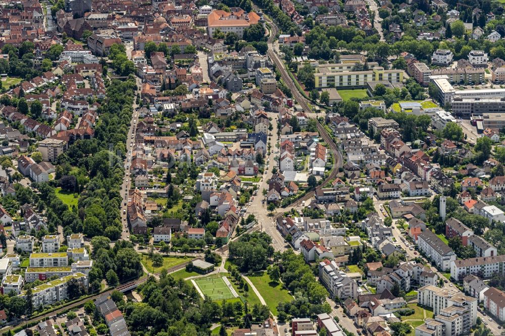 Luftbild Ettlingen - Stadtrand und Außenbezirks- Wohngebiete an der Rheinstraße in Ettlingen im Bundesland Baden-Württemberg, Deutschland