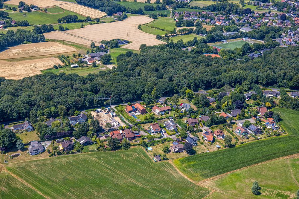 Hünxe aus der Vogelperspektive: Stadtrand und Außenbezirks- Wohngebiete Am Ringwall in Hünxe im Bundesland Nordrhein-Westfalen, Deutschland