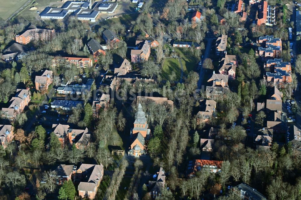 Luftbild Berlin - Stadtrand und Außenbezirks- Wohngebiete an der Schönwalder Allee im Ortsteil Hakenfelde in Berlin, Deutschland