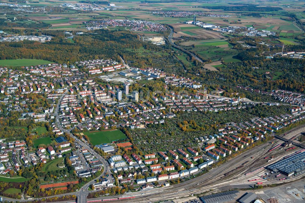 Thalfingen aus der Vogelperspektive: Stadtrand und Außenbezirks- Wohngebiete in Thalfingen im Bundesland Baden-Württemberg, Deutschland