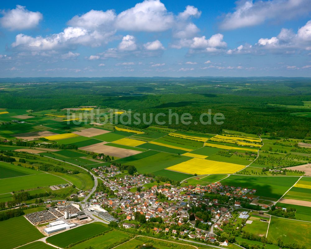 Luftaufnahme Andelfingen - Stadtrand mit landwirtschaftlichen Feldern in Andelfingen im Bundesland Baden-Württemberg, Deutschland