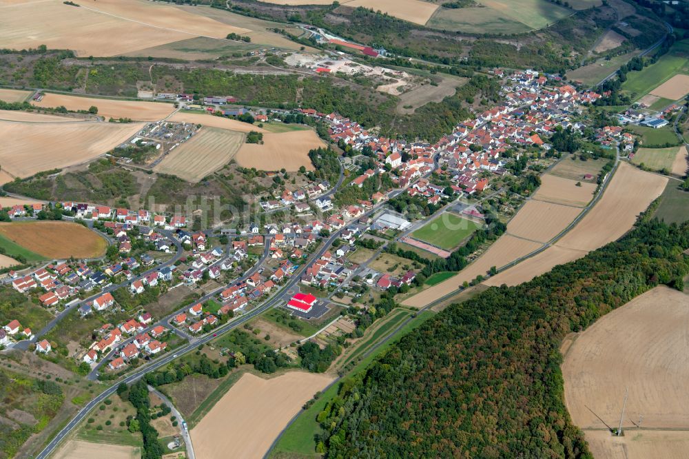 Aschfeld von oben - Stadtrand mit landwirtschaftlichen Feldern in Aschfeld im Bundesland Bayern, Deutschland