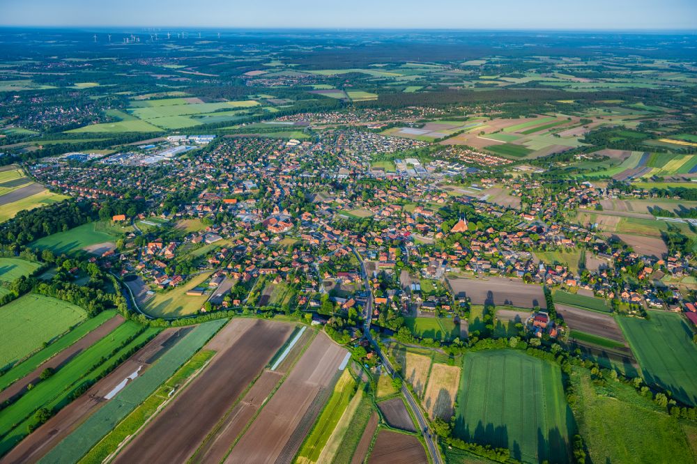 Bardowick von oben - Stadtrand mit landwirtschaftlichen Feldern in Bardowick im Bundesland Niedersachsen, Deutschland