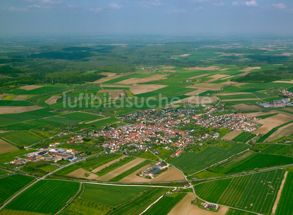 Berghülen aus der Vogelperspektive: Stadtrand mit landwirtschaftlichen Feldern in Berghülen im Bundesland Baden-Württemberg, Deutschland