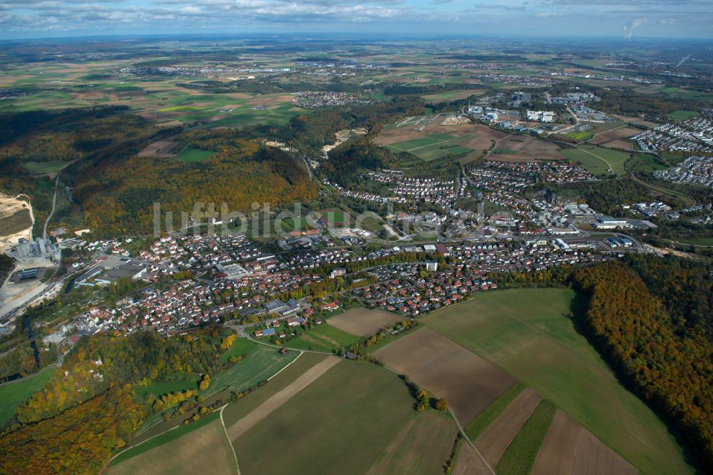 Luftaufnahme Blaustein - Stadtrand mit landwirtschaftlichen Feldern in Blaustein im Bundesland Baden-Württemberg, Deutschland